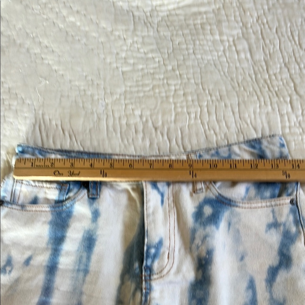 RSQ Blue and White Jean Shorts with Artistic Tie-Dye 26 beach festival picnic - Picture 5 of 6